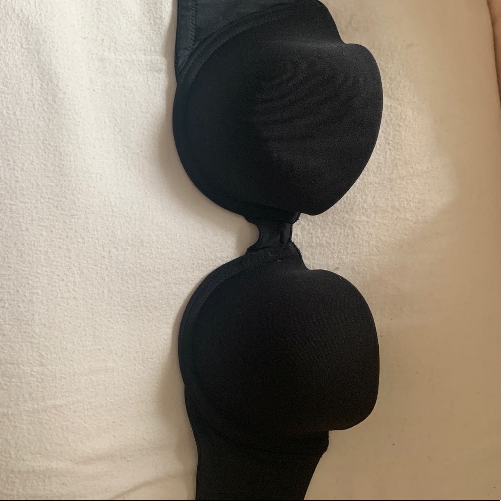 Black strapless bra